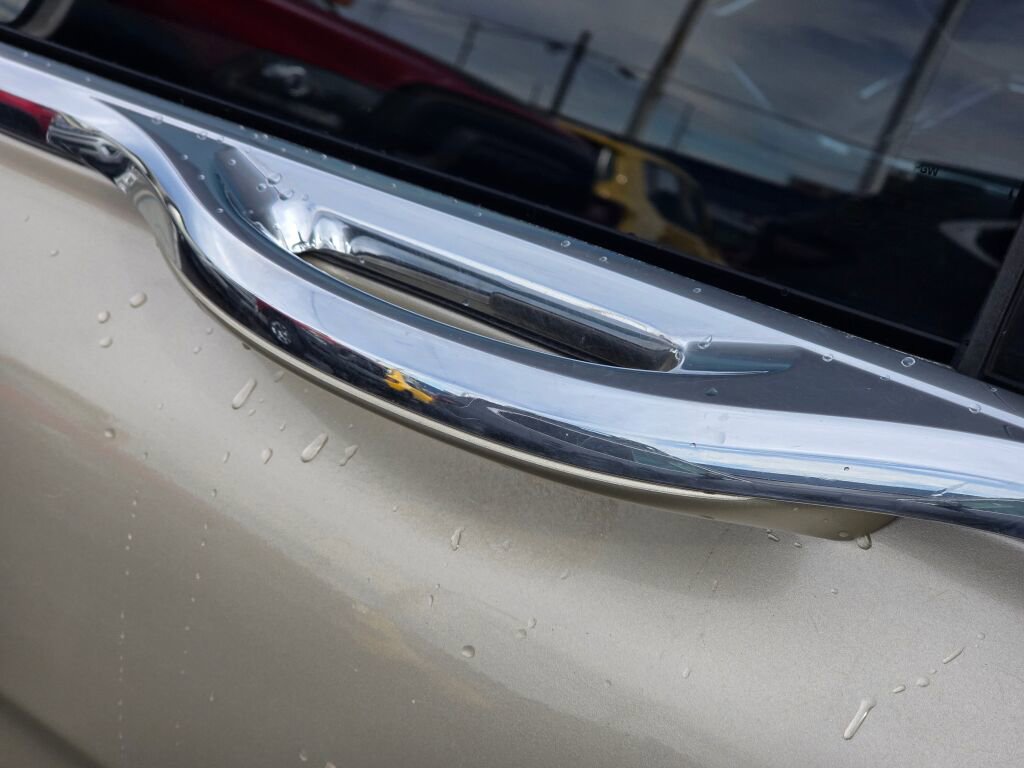 Used 2017 Lincoln Continental Select image 13