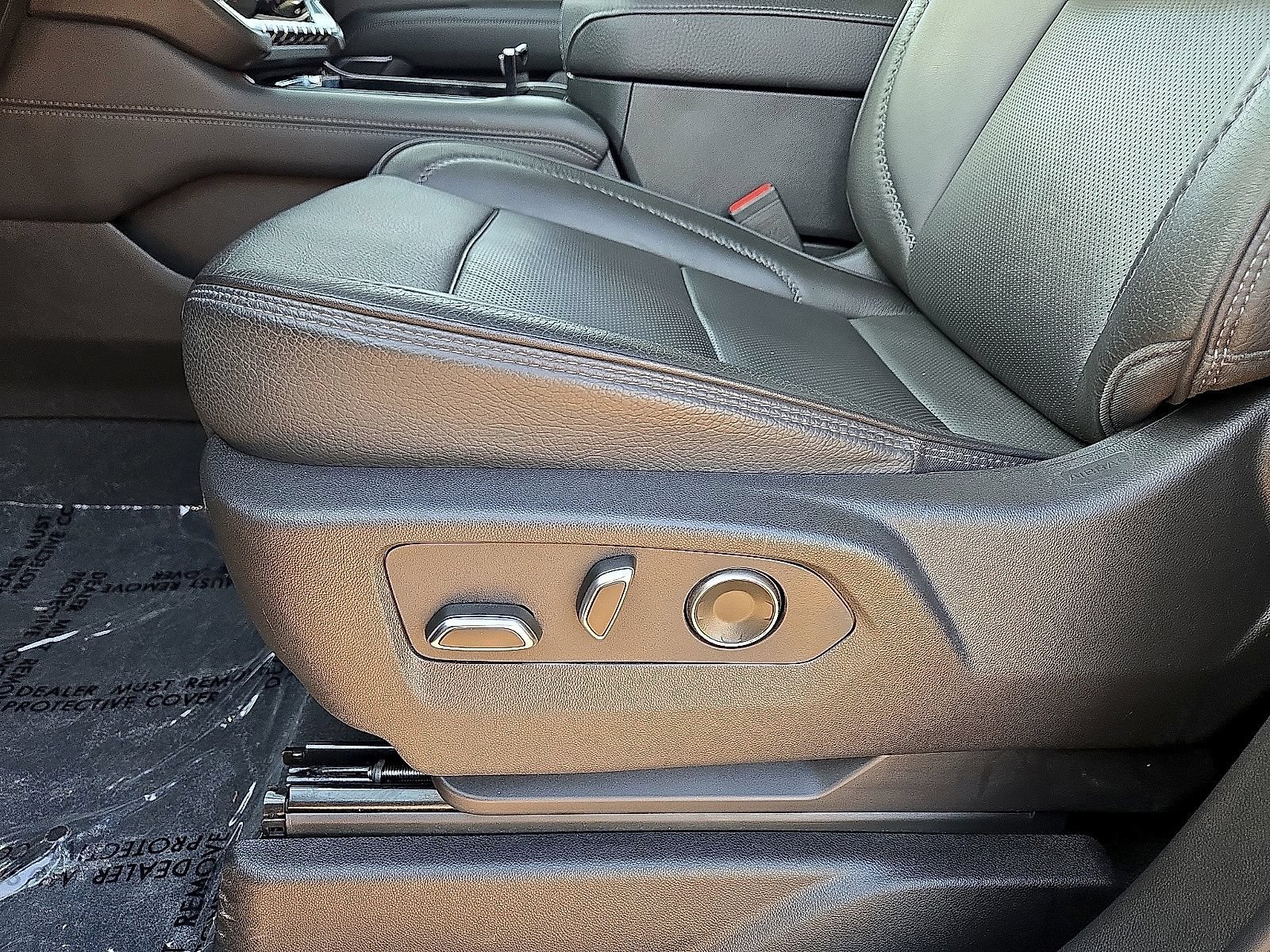 Used 2025 GMC Yukon Denali AWD/4WD image 26