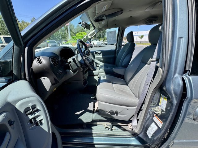 Used 2006 Dodge Grand Caravan SXT w/ Leather Interior Group FWD image 14