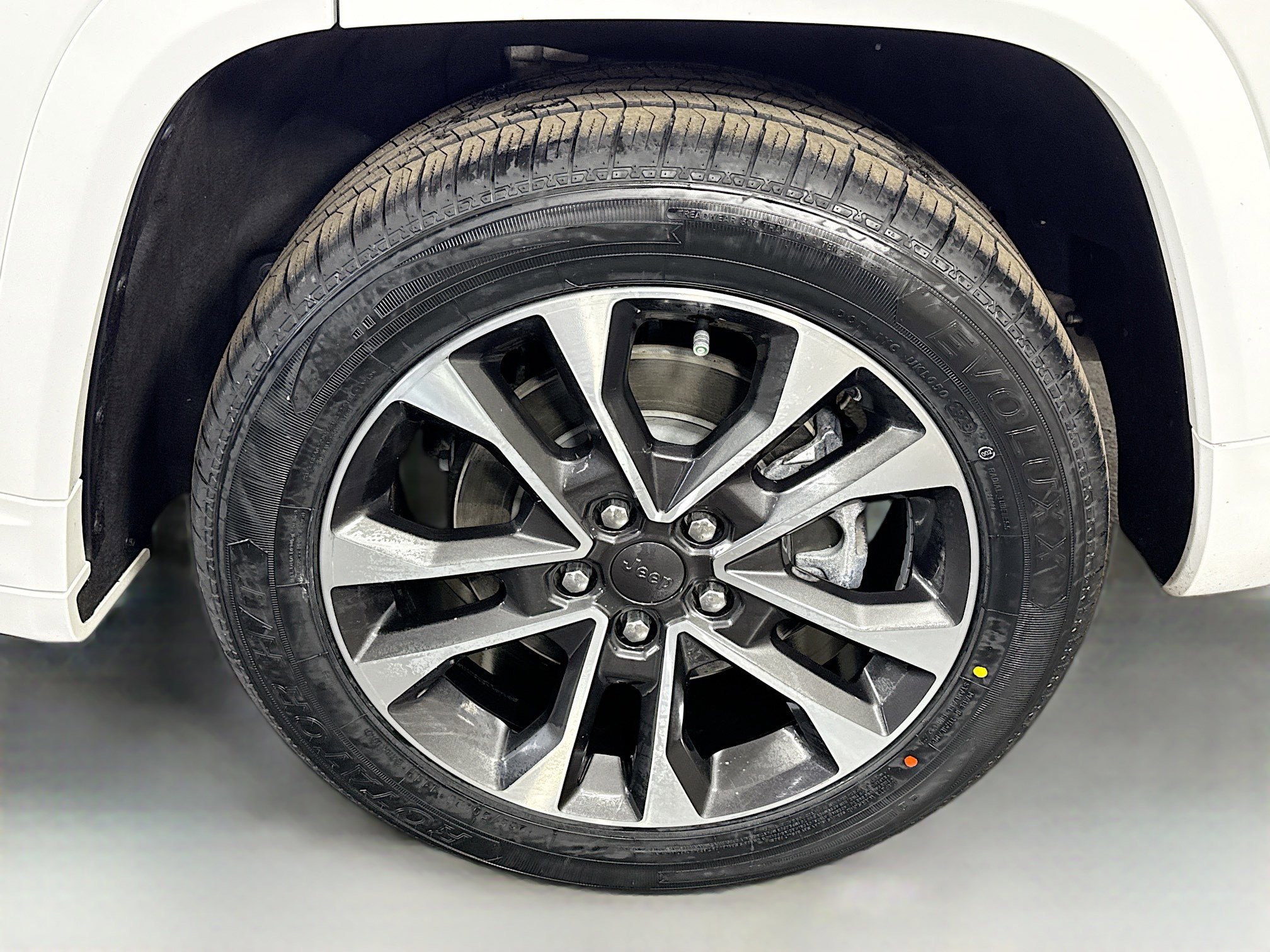 Used 2023 Jeep Grand Cherokee Overland w/ Advanced Protech Group III image 37