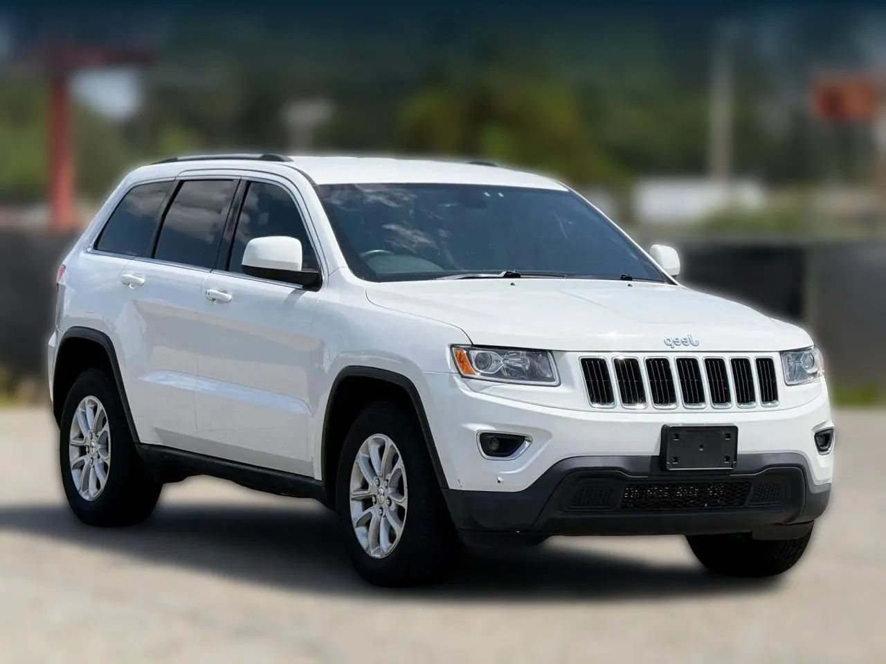 Used 2014 Jeep Grand Cherokee Laredo w/ 18" Wheel & 8.4" Radio Group