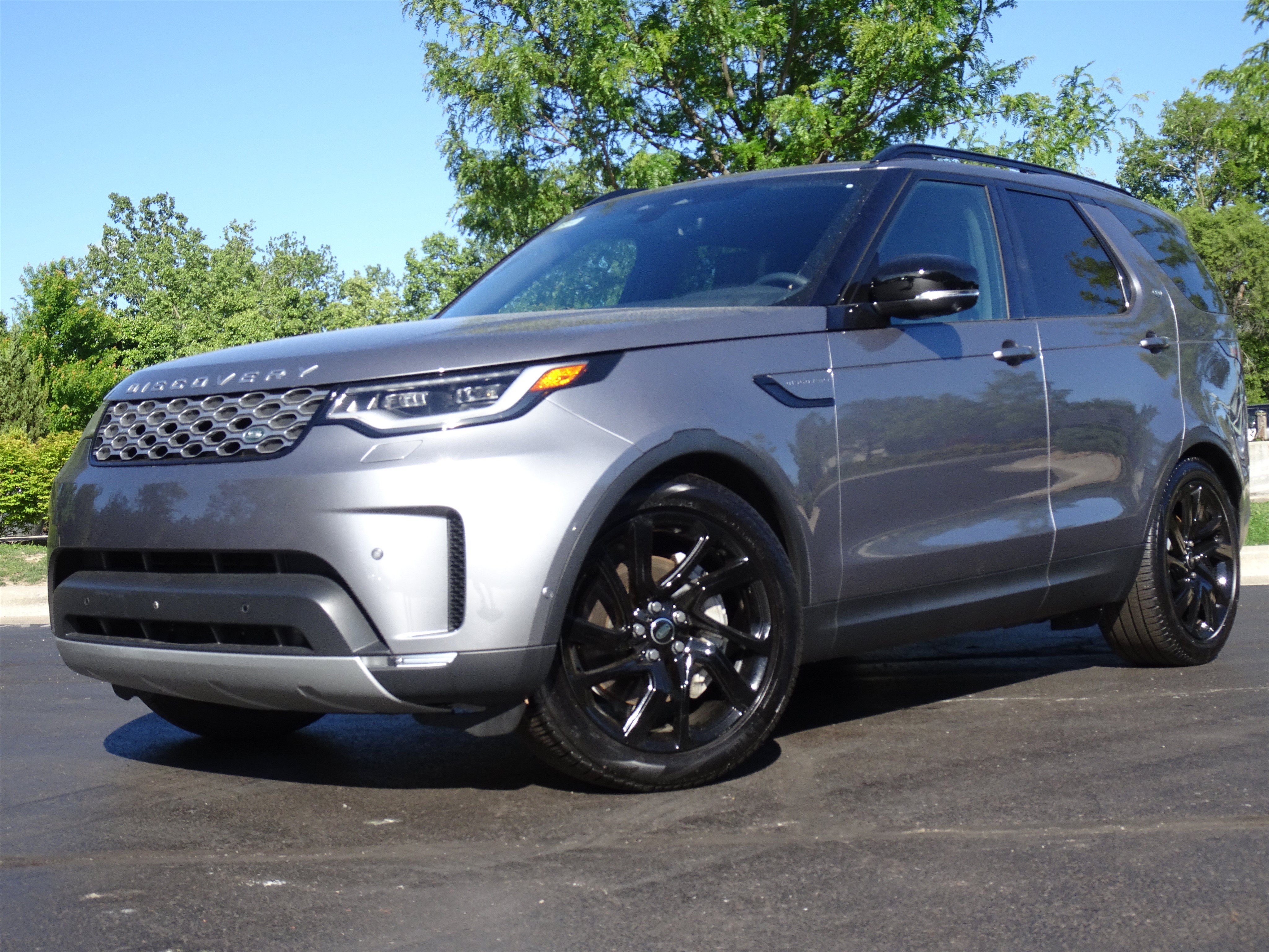 New 2025 Land Rover Discovery S