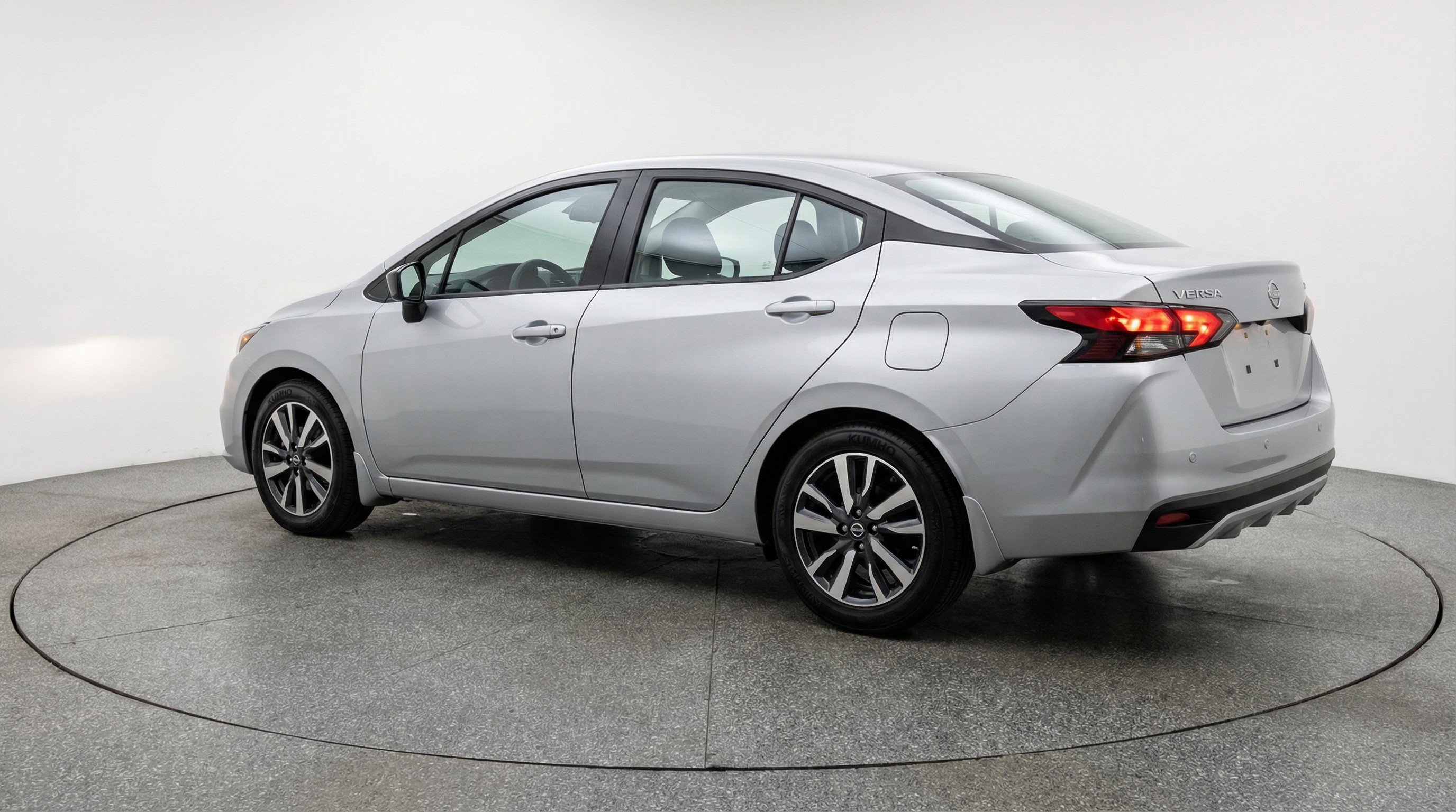 Used 2025 Nissan Versa SV image 6