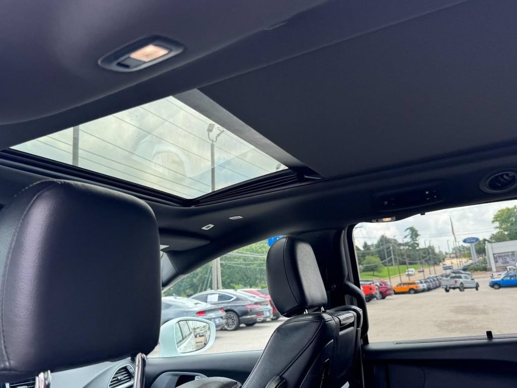 Used 2018 Chrysler Pacifica Touring-L Plus FWD image 11