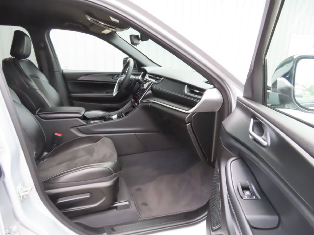 Used 2023 Jeep Grand Cherokee Altitude AWD/4WD image 24