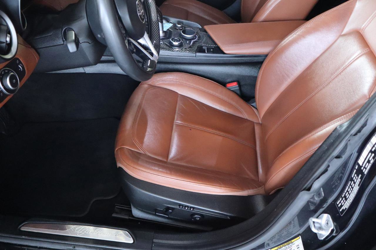Used 2017 Alfa Romeo Giulia RWD image 13