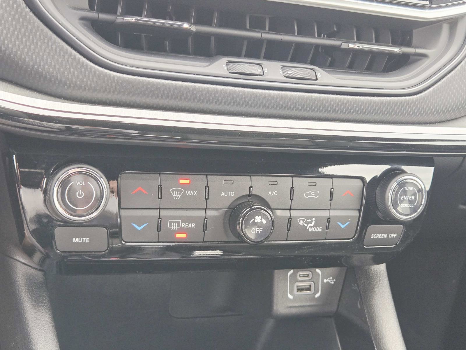 Used 2025 Jeep Compass Limited w/ High Altitude Package image 31