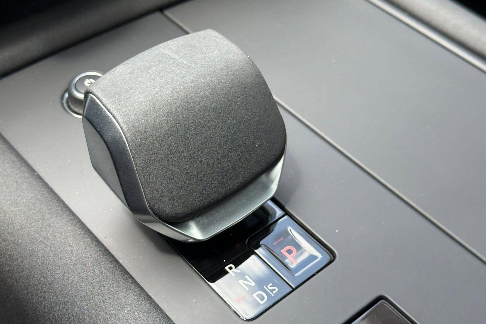 Used 2025 Land Rover Discovery Dynamic SE AWD/4WD image 30