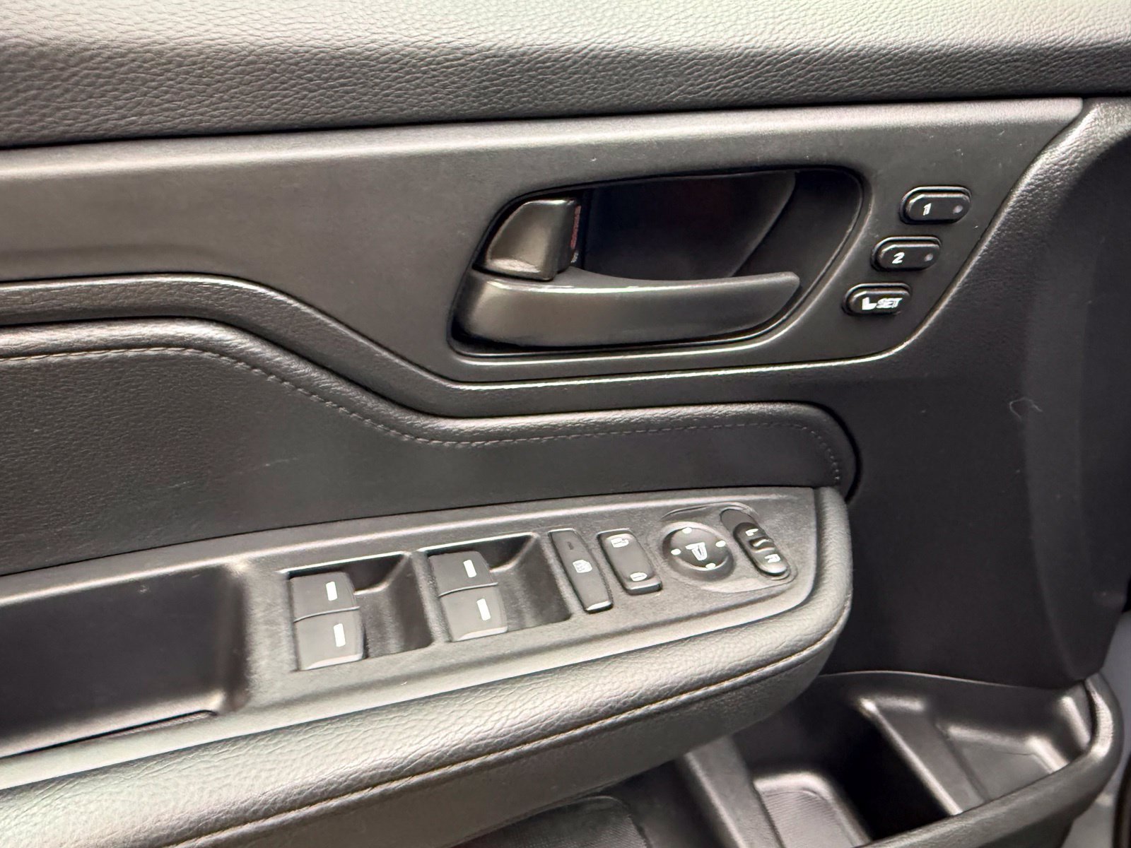 Used 2025 Honda Odyssey Sport-L image 11