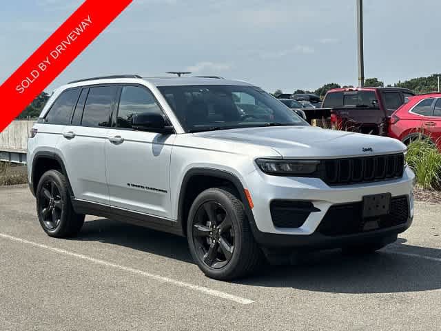 Used 2023 Jeep Grand Cherokee Altitude AWD/4WD image 29