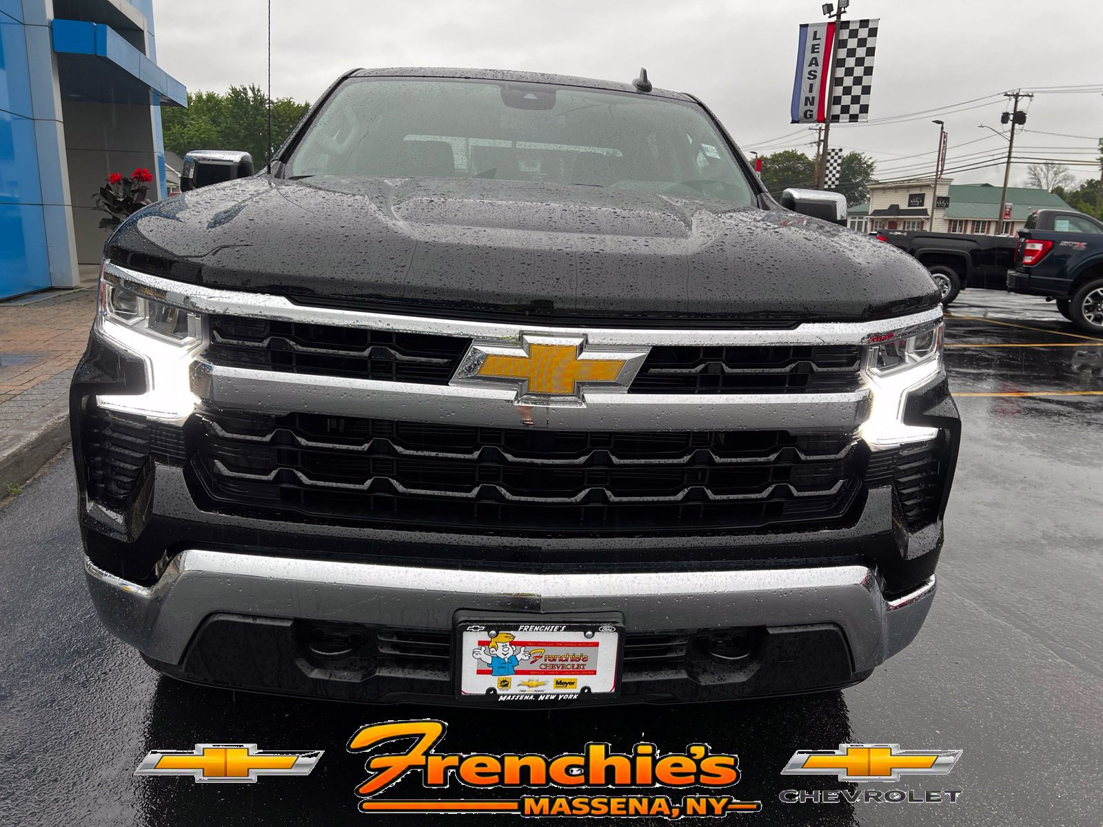 Used 2026 Chevrolet Silverado 1500 LT AWD/4WD image 2