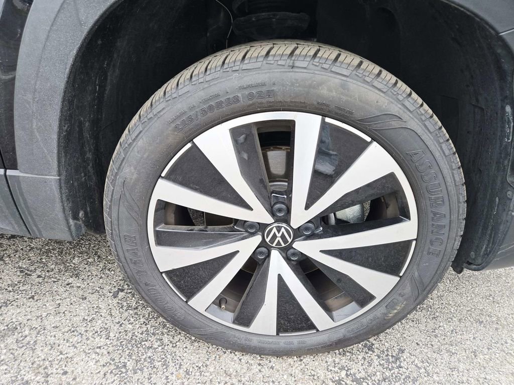 Used 2024 Volkswagen Taos SE image 16