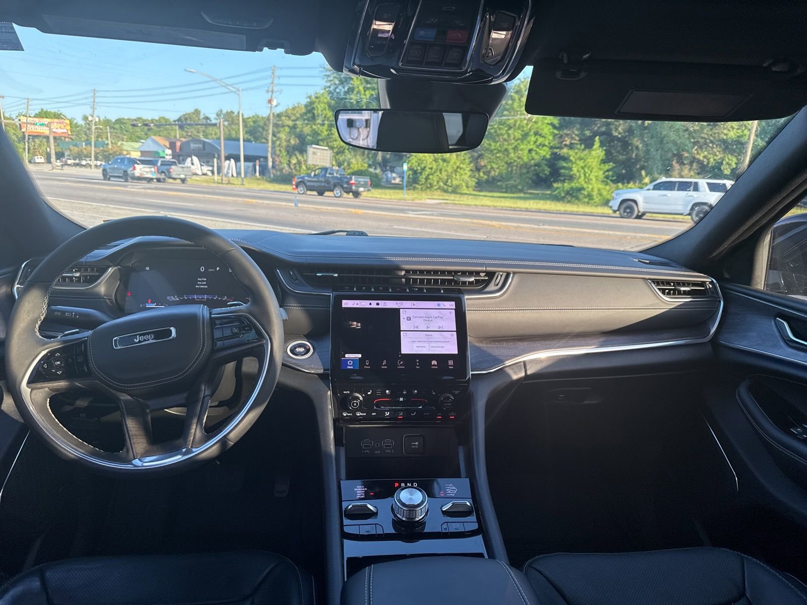 Used 2024 Jeep Grand Cherokee Overland image 12