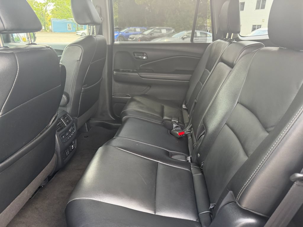 Used 2020 Honda Pilot Touring image 14