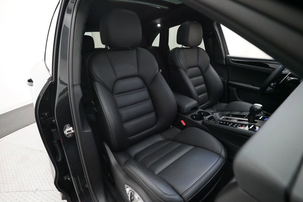 Certified 2026 Porsche Macan image 27