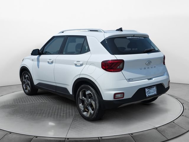 Used 2022 Hyundai Venue SEL FWD image 3