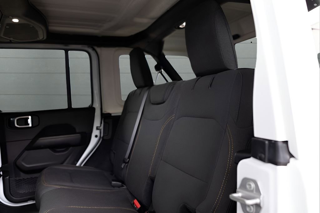 Used 2025 Jeep Wrangler Unlimited Sahara AWD/4WD image 69