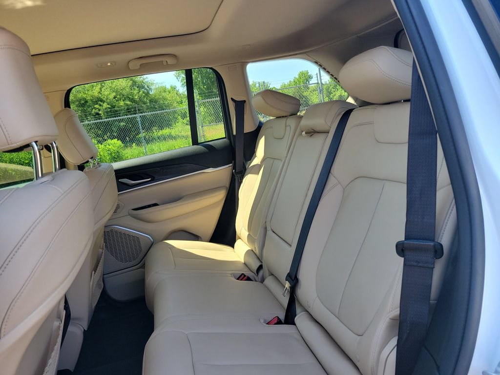 Used 2022 Jeep Grand Cherokee Limited AWD/4WD image 33