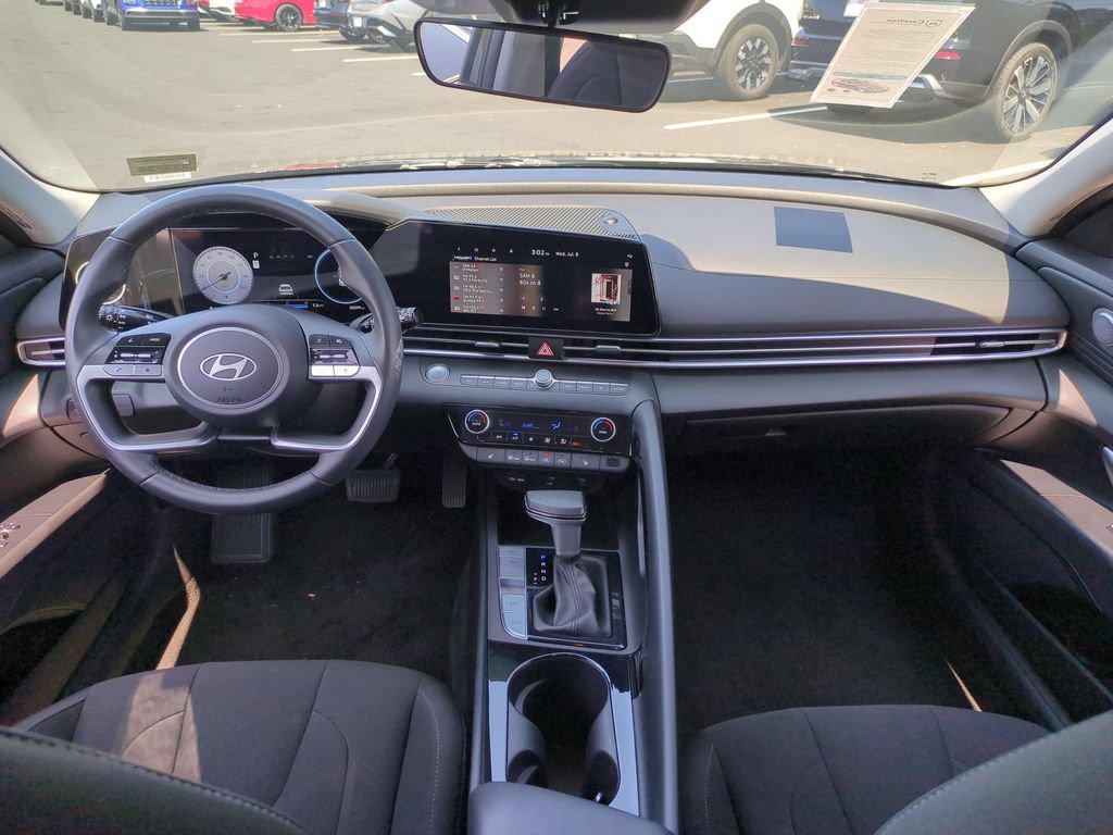Used 2025 Hyundai Elantra SEL FWD image 26