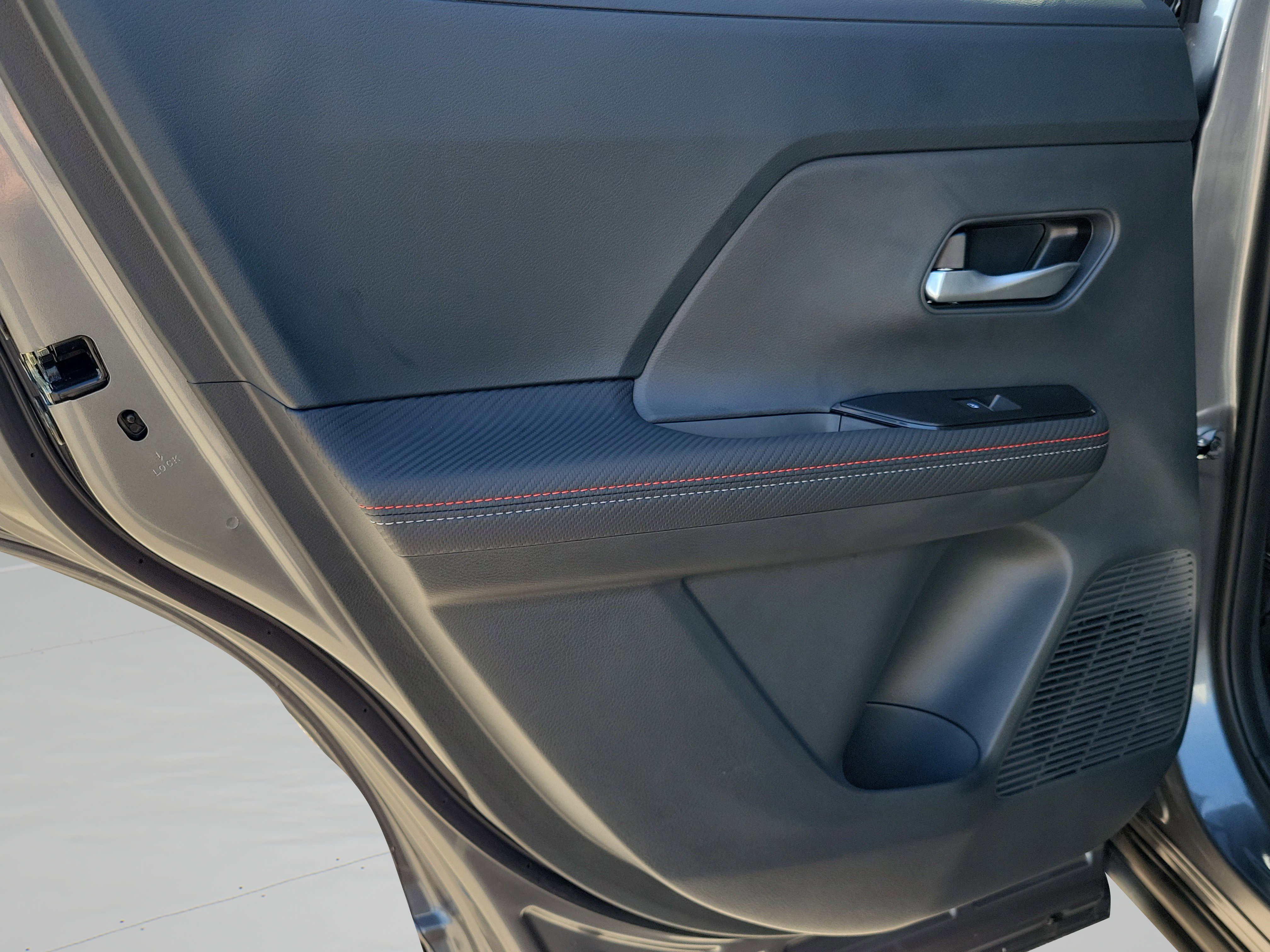 New 2025 Nissan Kicks SR FWD image 9