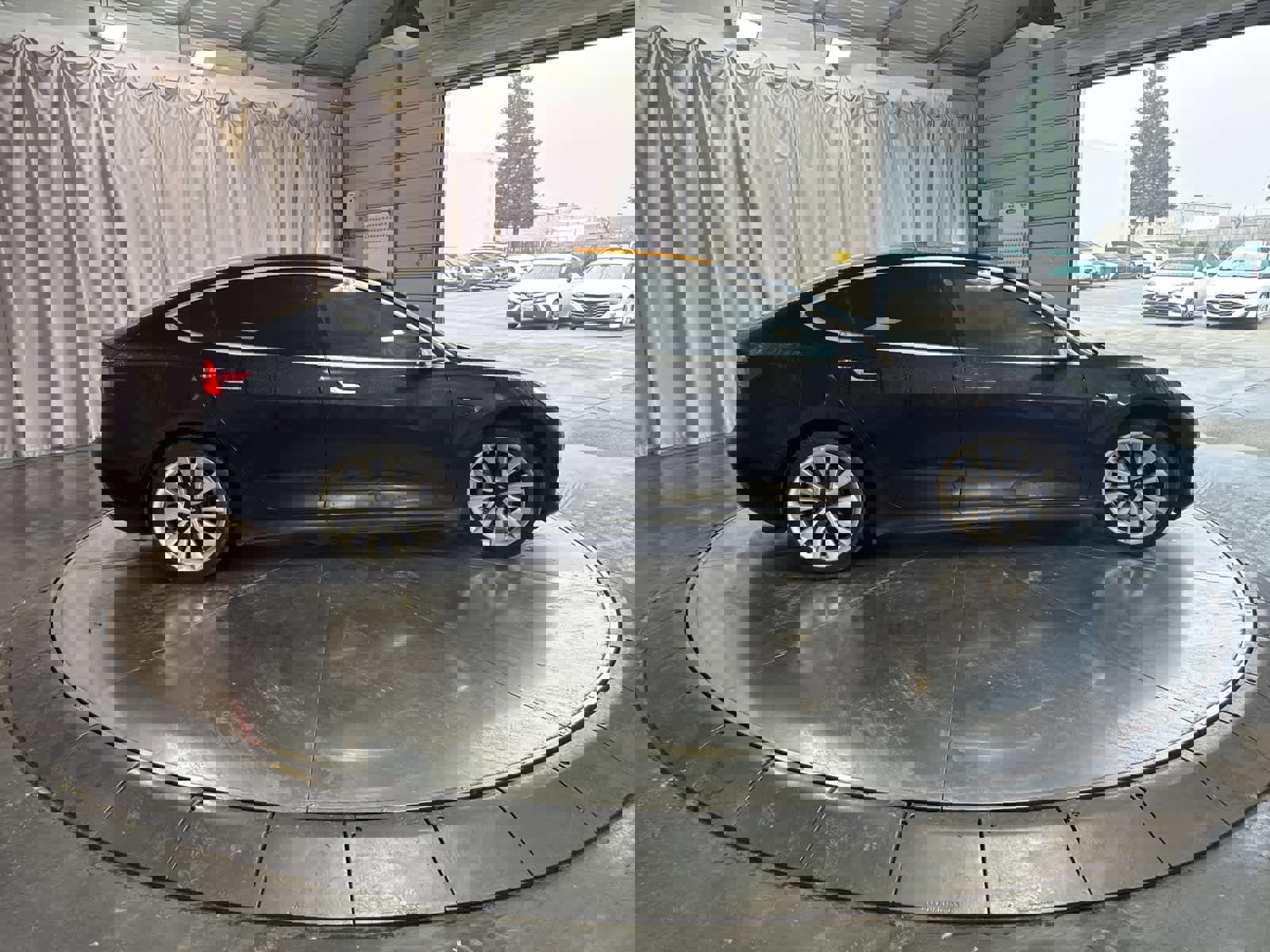 Used 2018 Tesla Model 3 Mid Range image 4