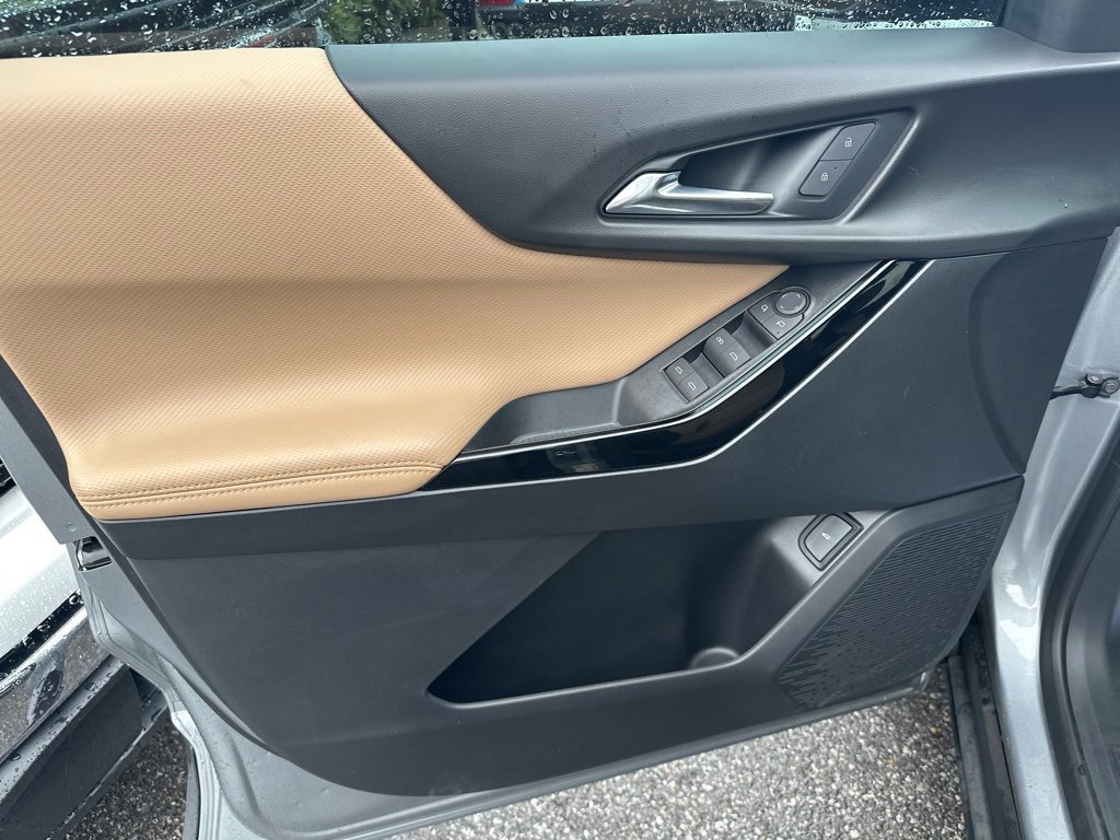 New 2025 Chevrolet Equinox ACTIV w/ Safety and Technology Package image 14