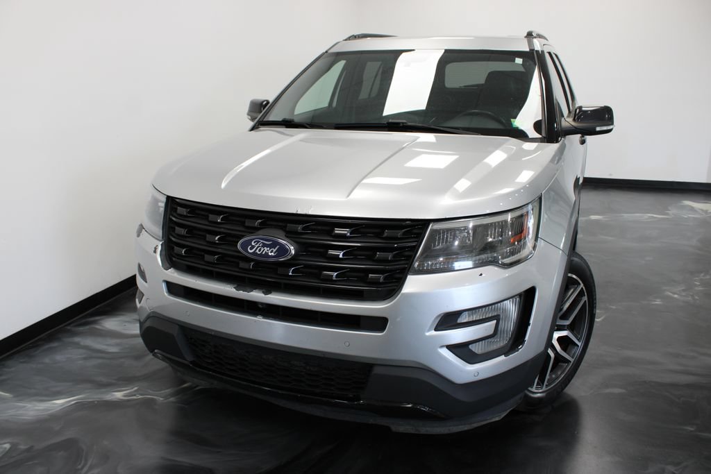Used 2017 Ford Explorer Sport w/ Equipment Group 401A AWD/4WD image 3
