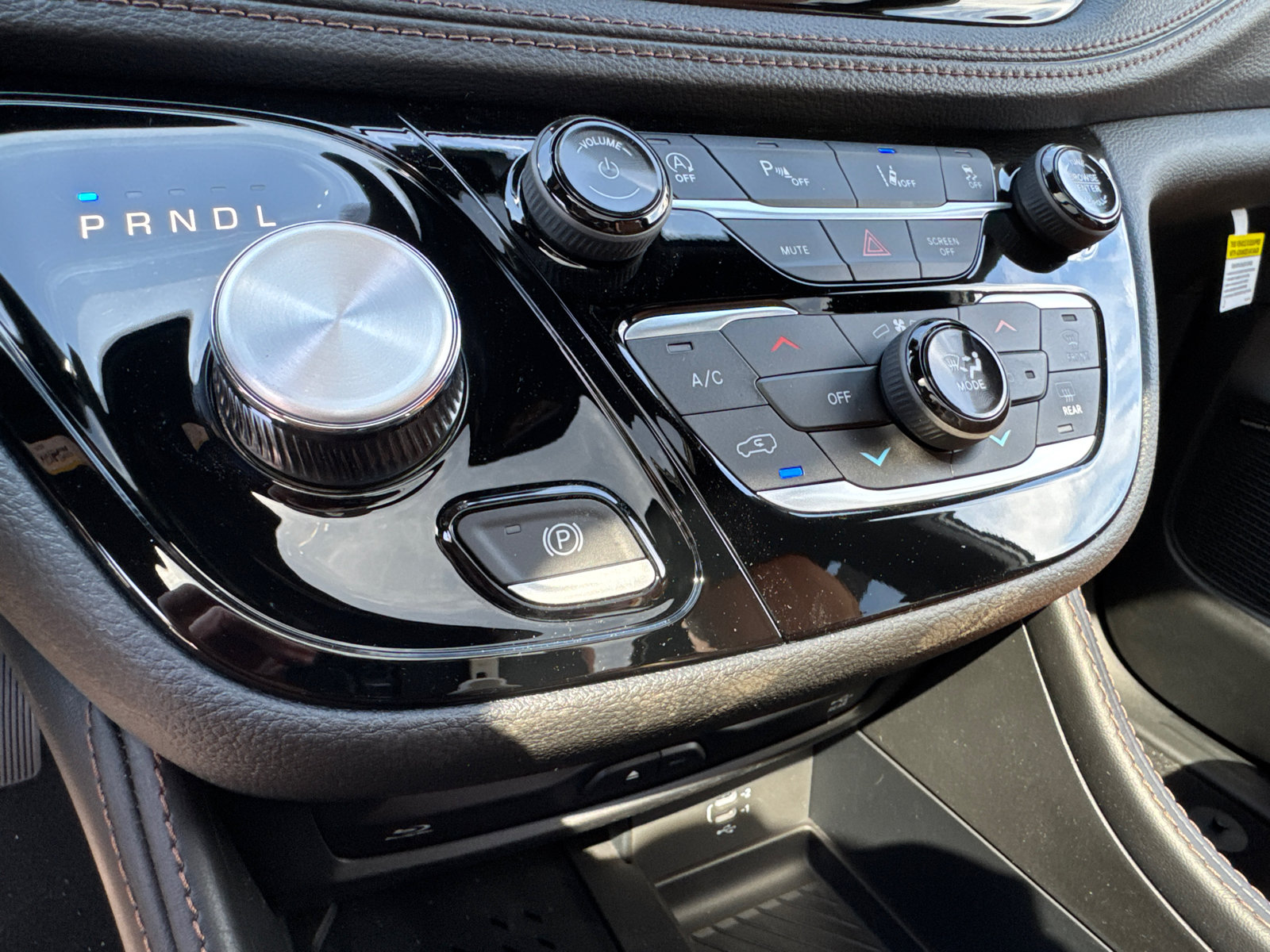 New 2026 Chrysler Pacifica Pinnacle FWD image 32