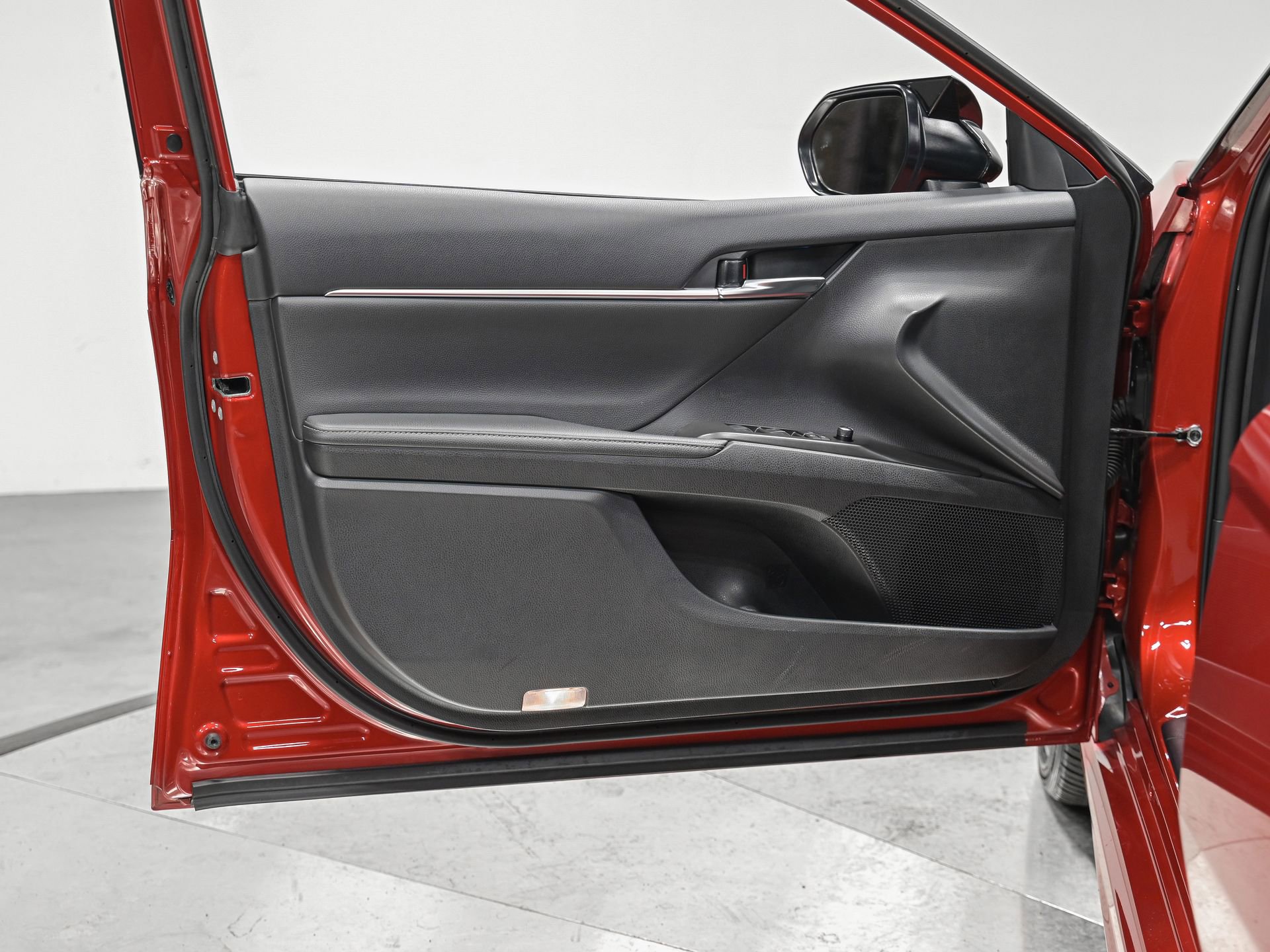 Used 2024 Toyota Camry XSE w/ Navigation Package image 11