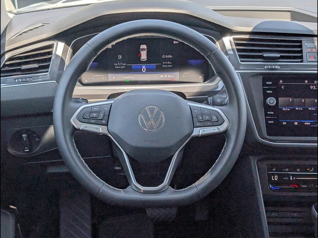Used 2023 Volkswagen Tiguan SE FWD image 12