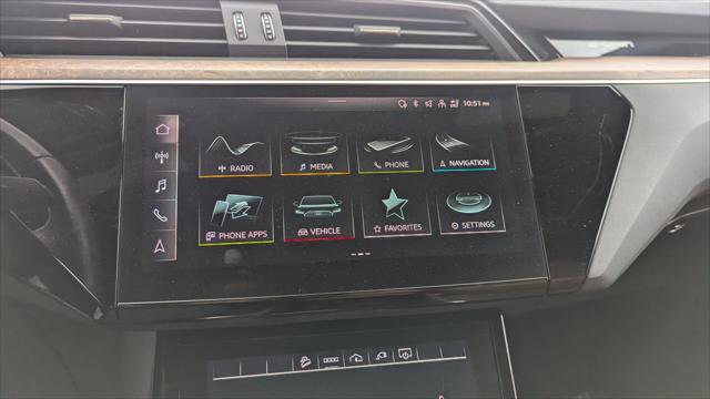 Used 2022 Audi e-tron Premium image 26