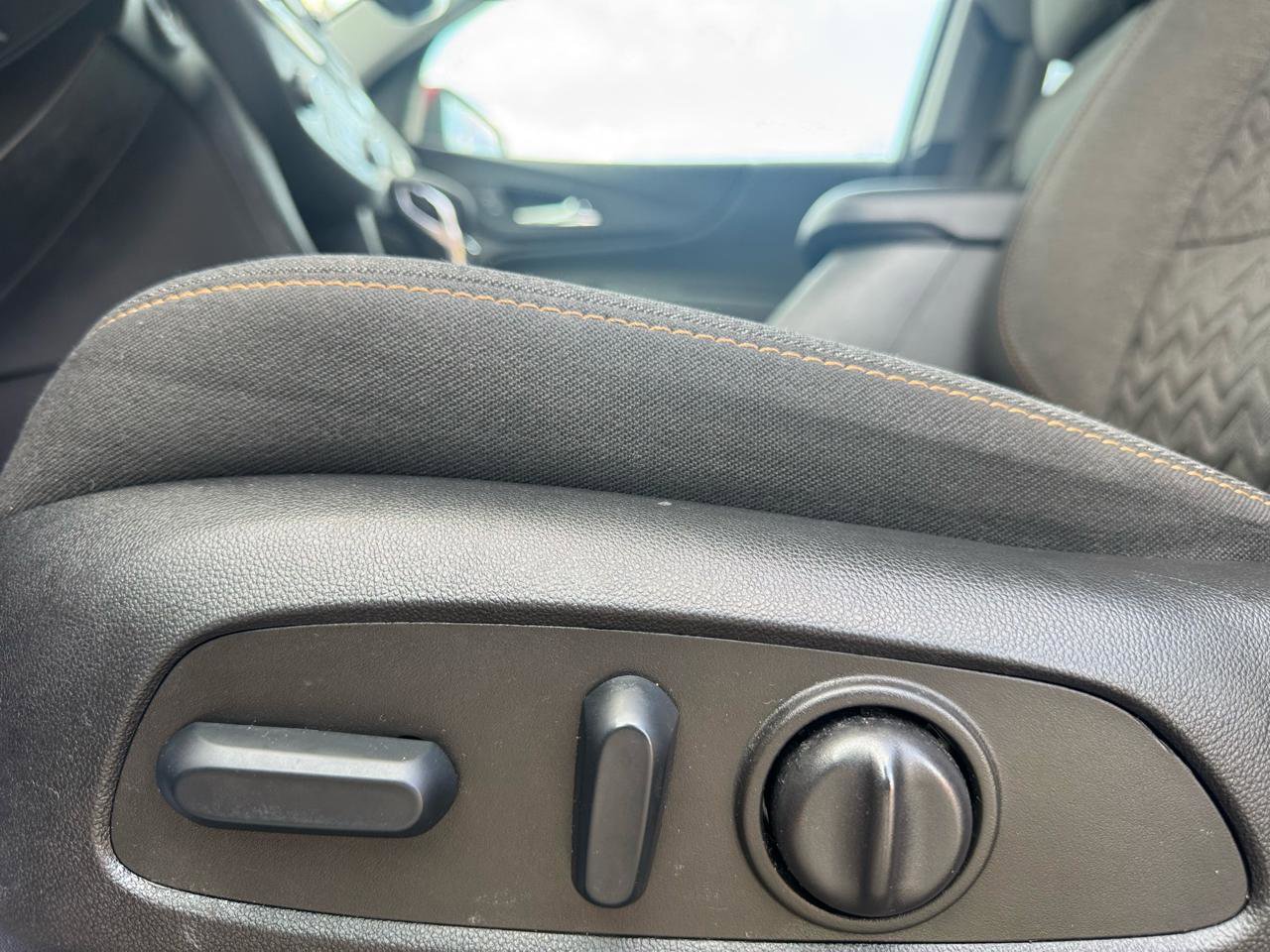 Used 2022 Chevrolet Equinox LT image 37