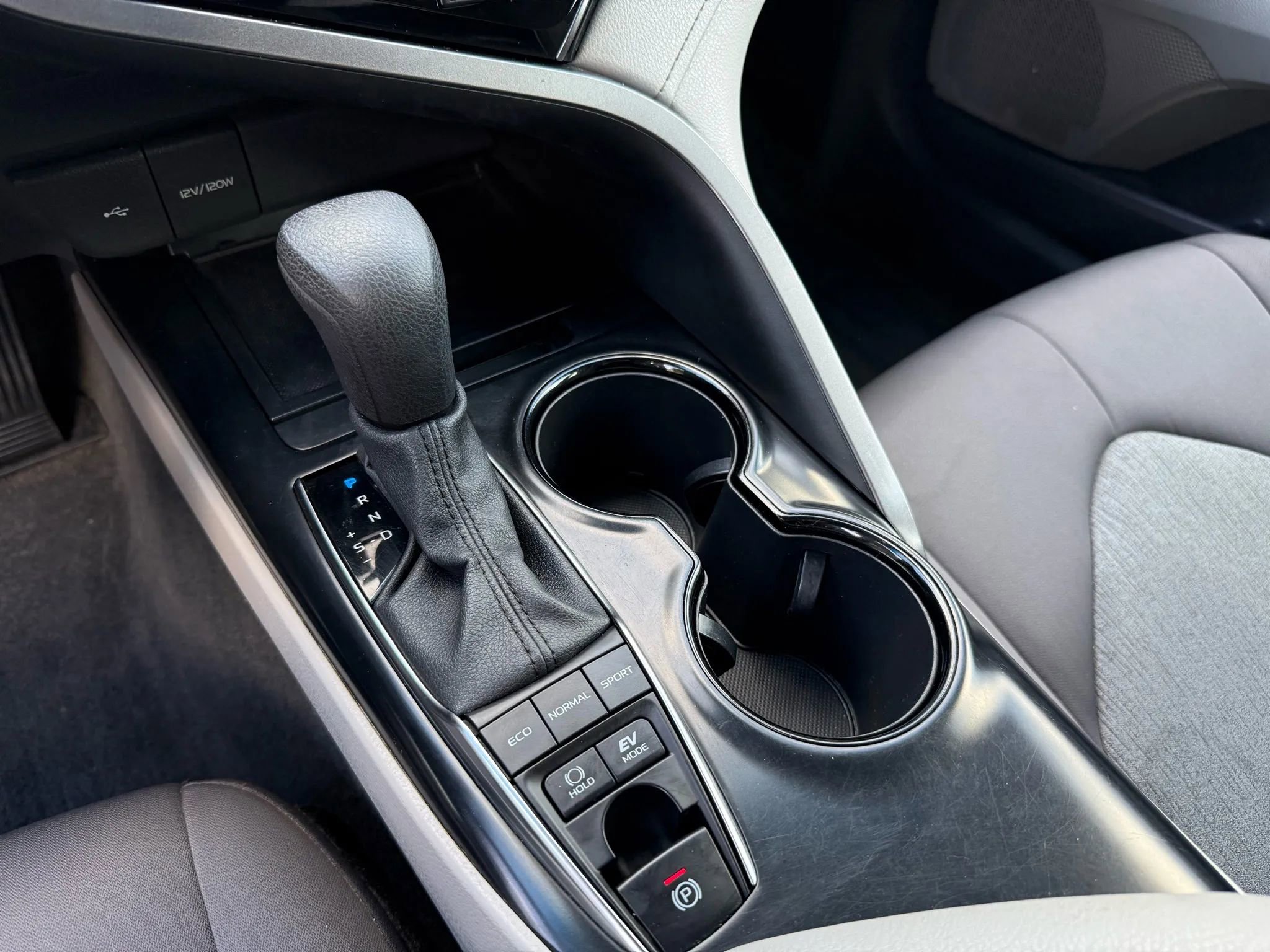 Used 2020 Toyota Camry LE image 22