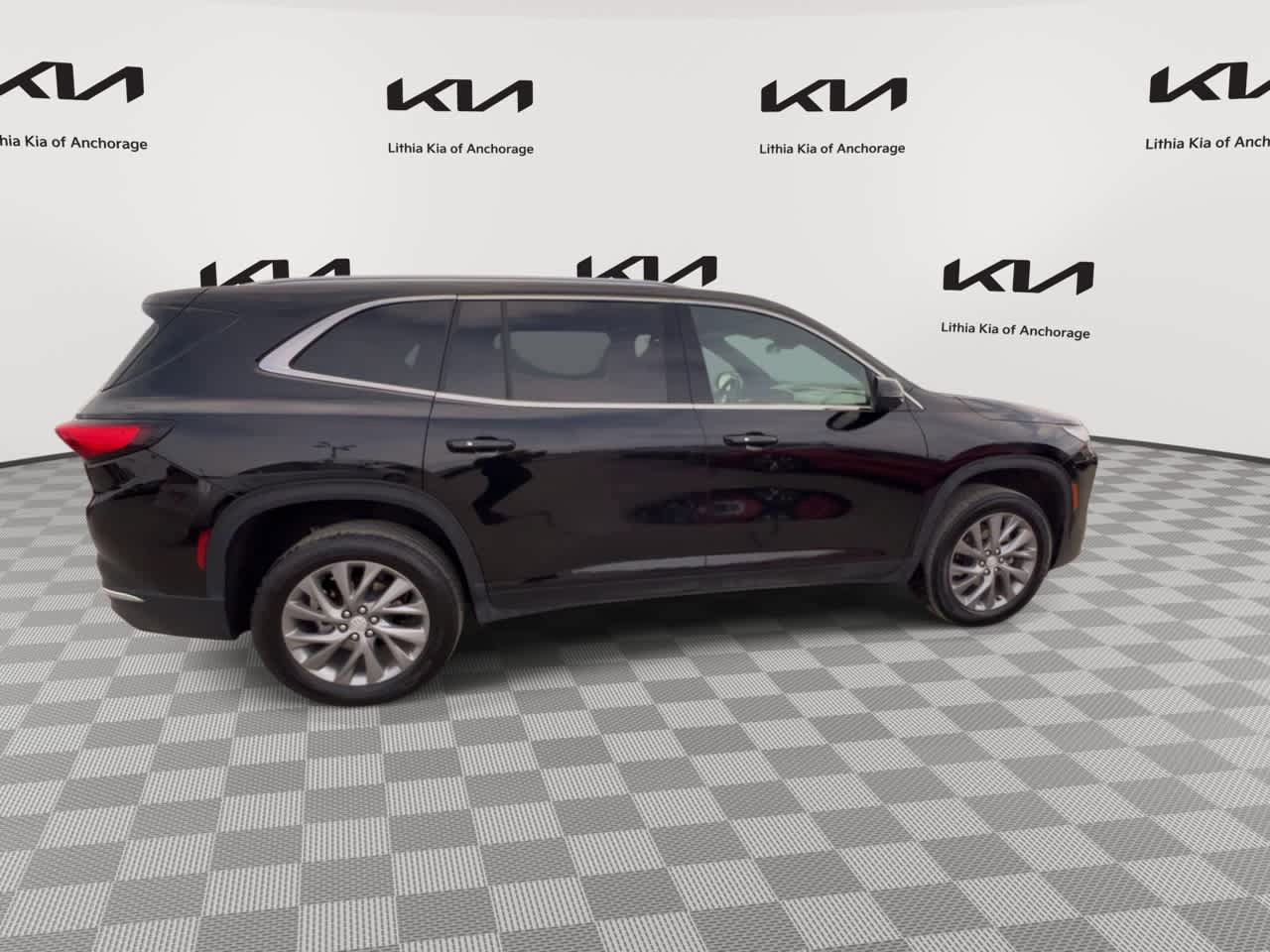 Used 2025 Buick Enclave Preferred AWD/4WD image 3