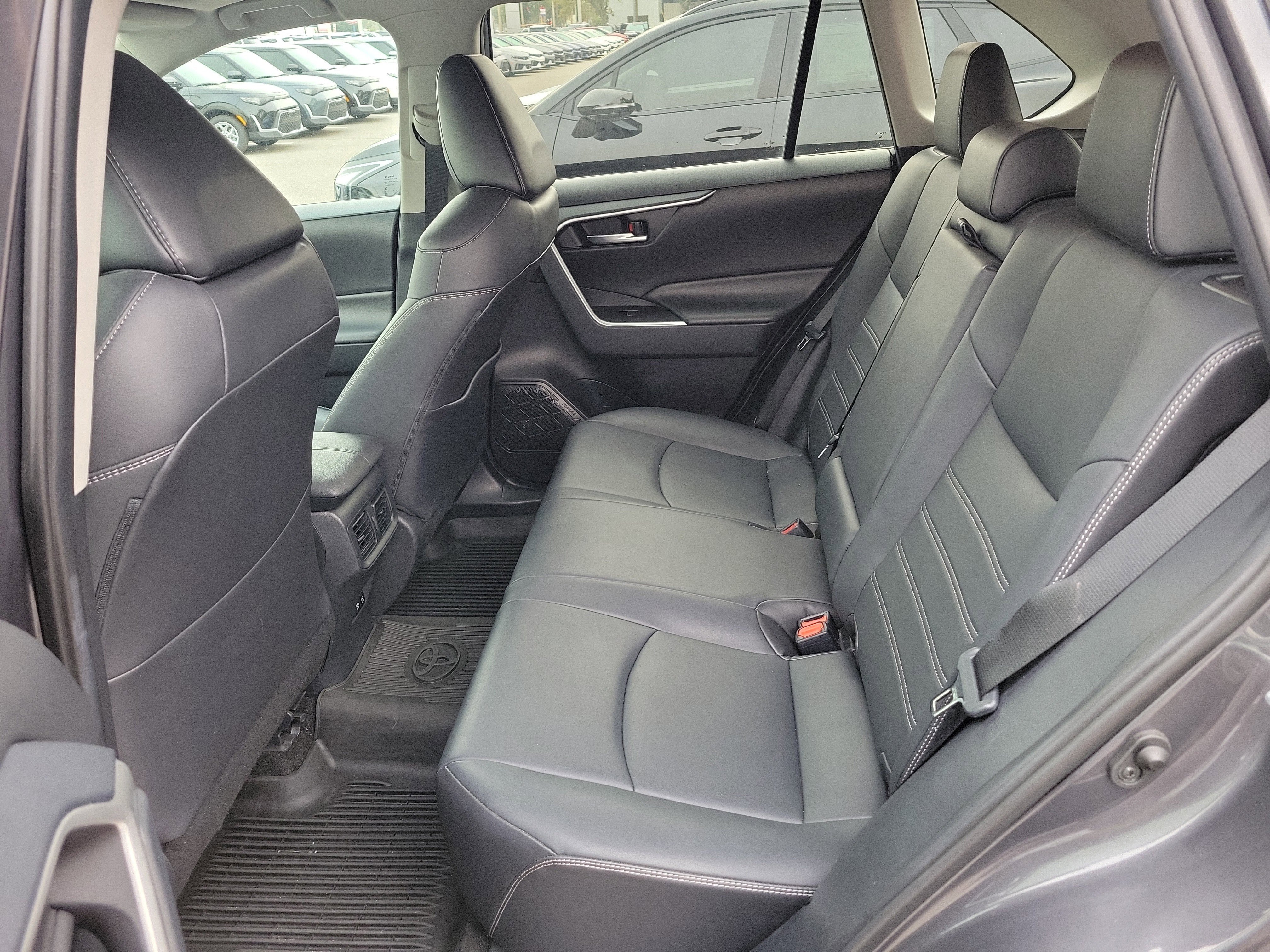 Used 2019 Toyota RAV4 XLE Premium image 16