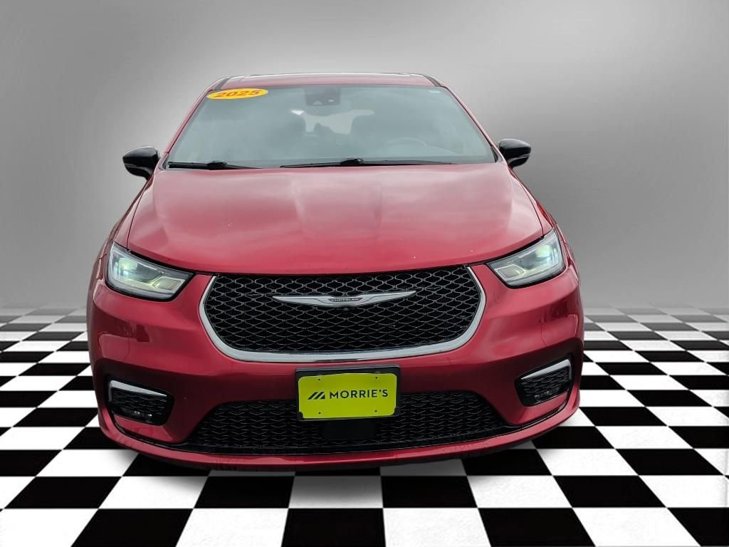 Used 2025 Chrysler Pacifica Select image 4