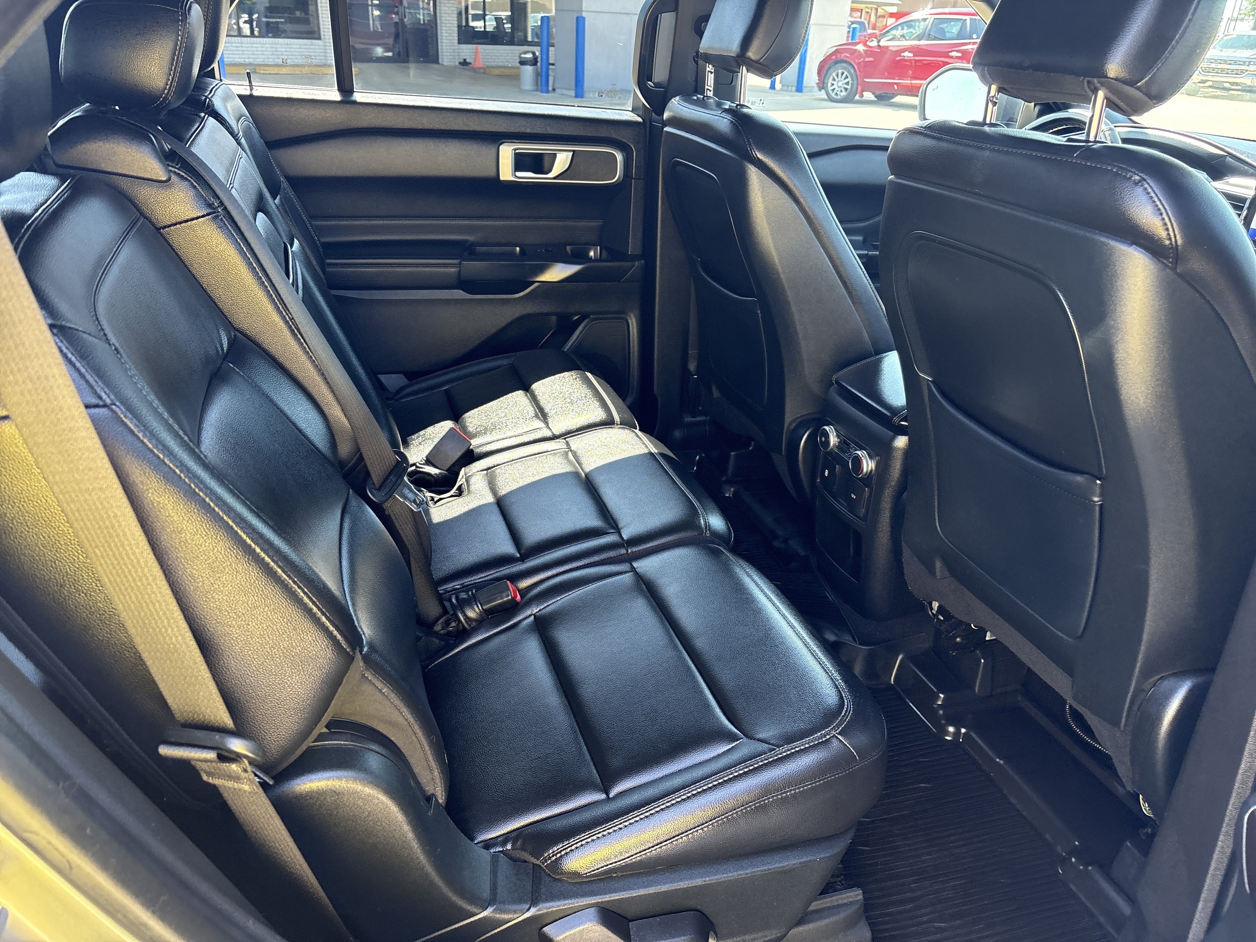 Used 2020 Ford Explorer XLT w/ Equipment Group 202A AWD/4WD image 9