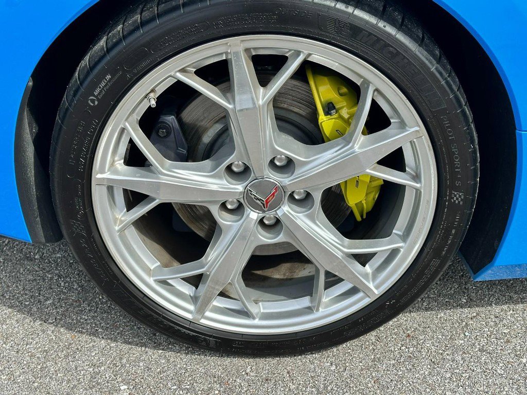Used 2021 Chevrolet Corvette Stingray Premium Cpe w/ Z51 Performance Package image 6