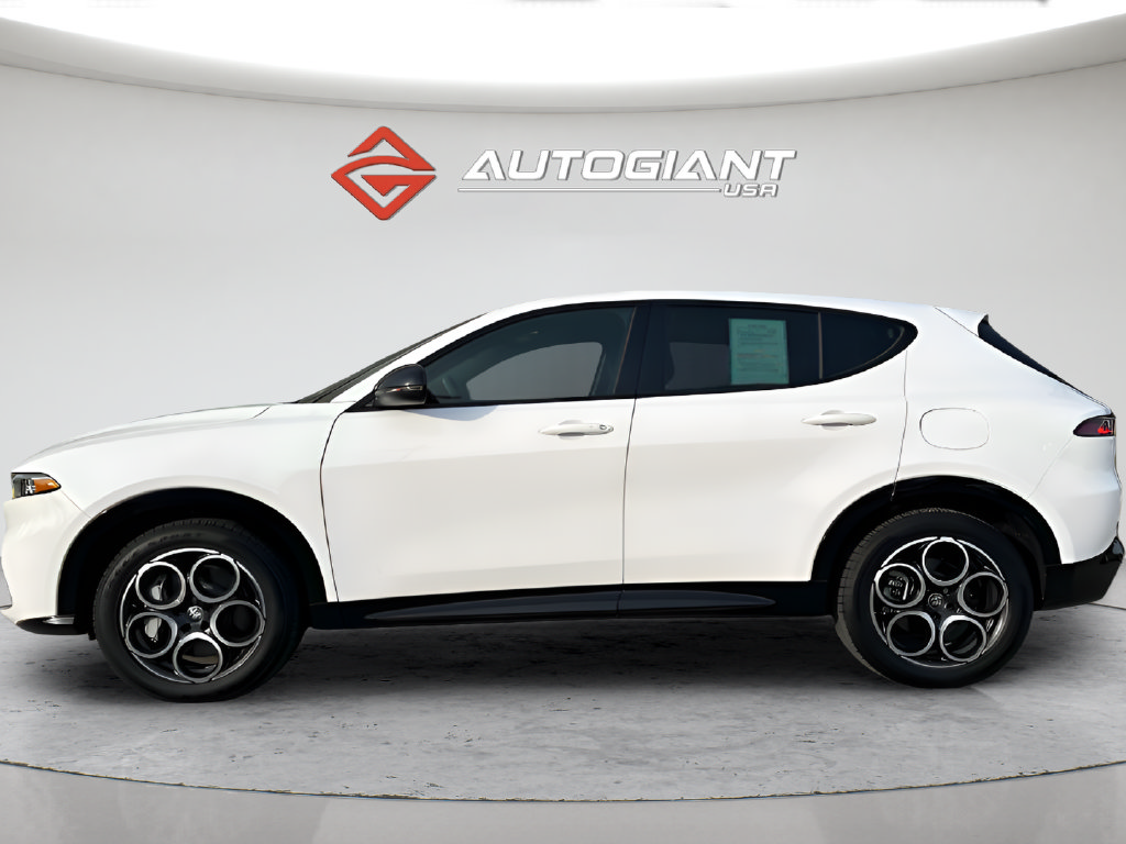 Used 2025 Alfa Romeo Tonale w/ Premium Package AWD/4WD image 7