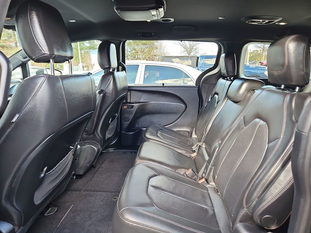 Used 2020 Chrysler Pacifica Touring-L image 27