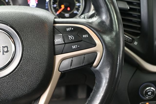 Used 2015 Jeep Cherokee Limited w/ Luxury Group AWD/4WD image 30