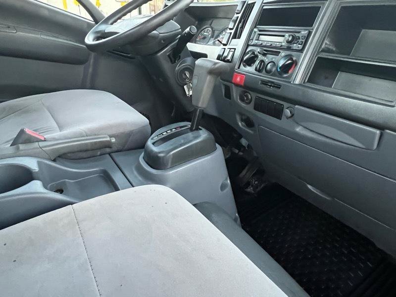 Used 2018 Isuzu NPR RWD image 23