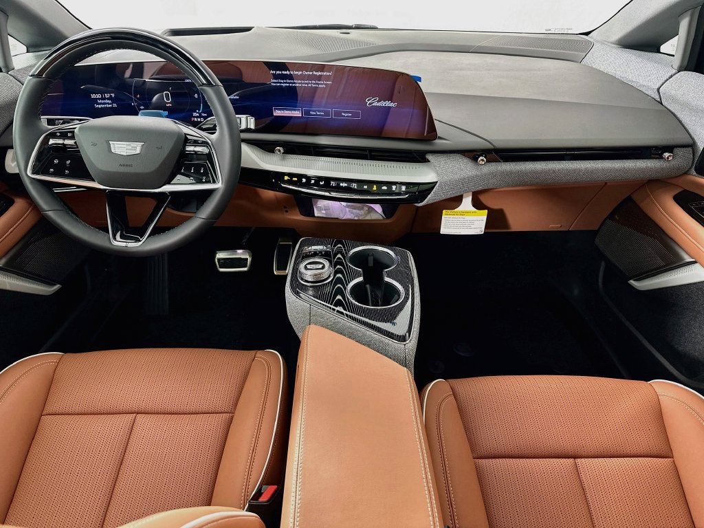New 2027 Cadillac Optiq Premium Luxury w/ LPO, Floor Liner Package AWD/4WD image 28