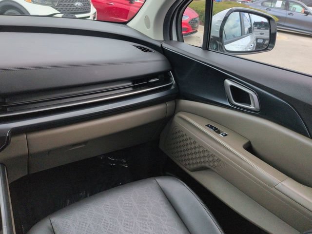 Used 2025 Kia Carnival FWD image 16