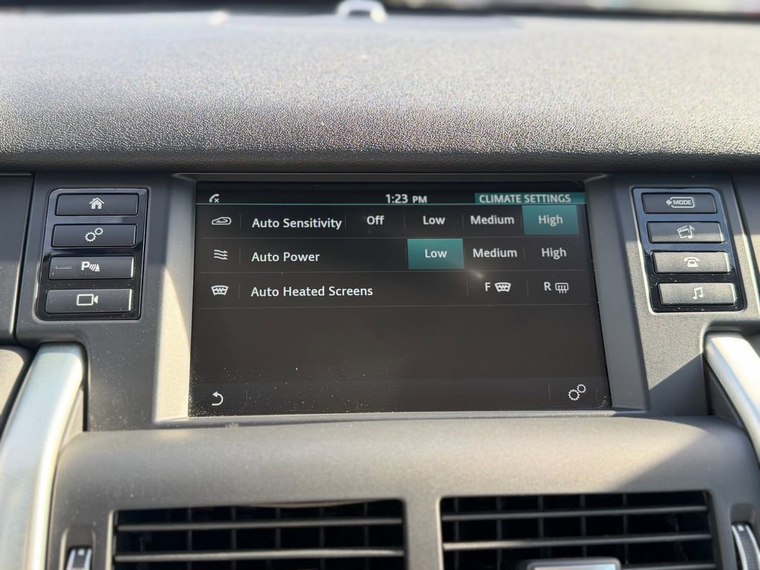 Used 2017 Land Rover Discovery Sport SE AWD/4WD image 15