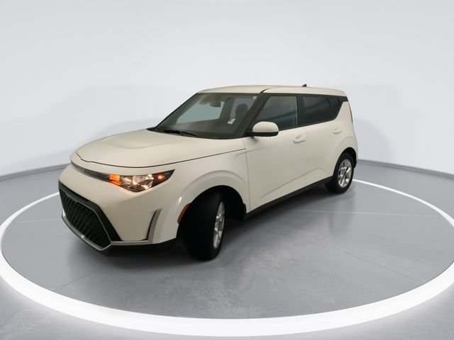 Used 2023 Kia Soul LX w/ Option Group 015 FWD image 2