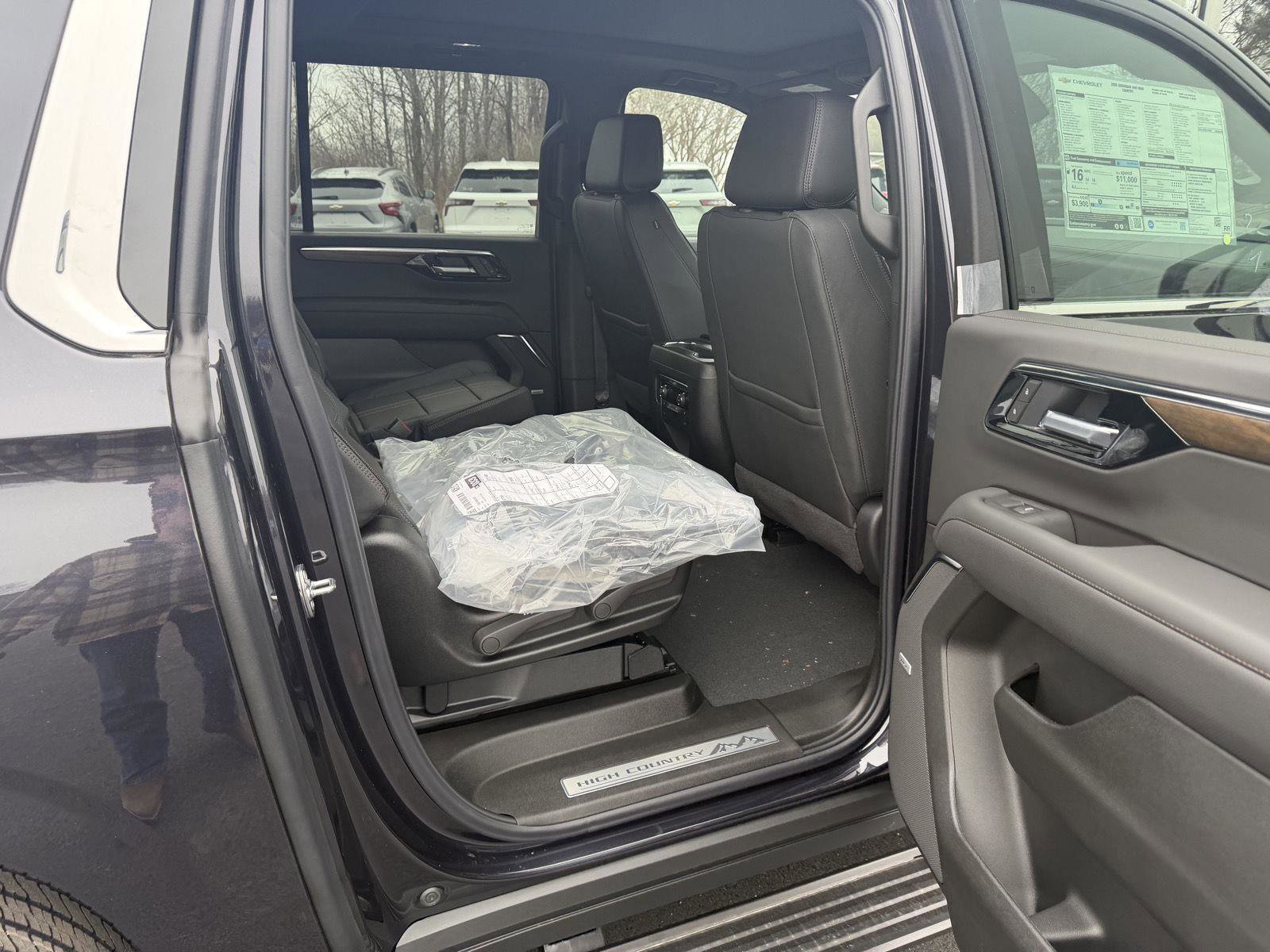 New 2026 Chevrolet Suburban High Country image 15