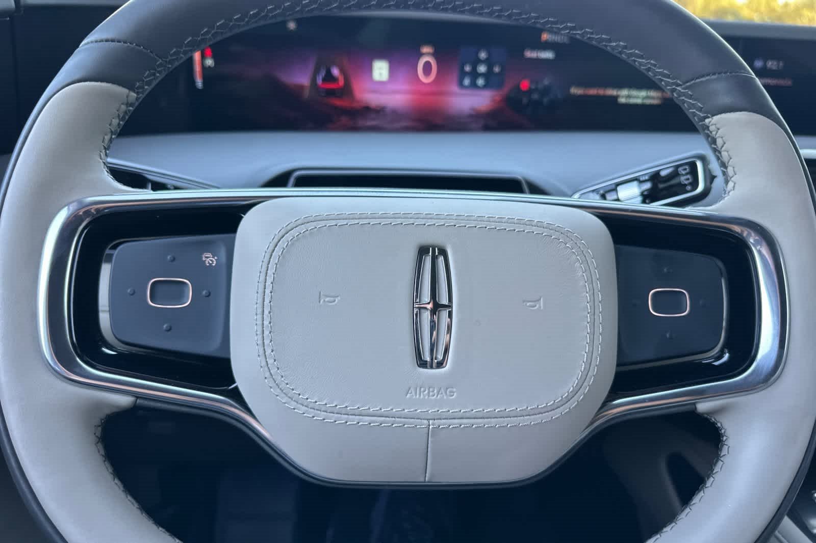 Used 2025 Lincoln Nautilus Premier image 23