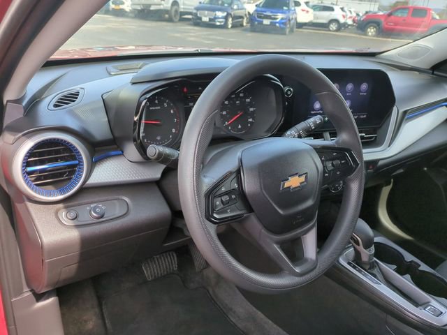 Used 2024 Chevrolet Trax LS w/ LS Convenience Package FWD image 8