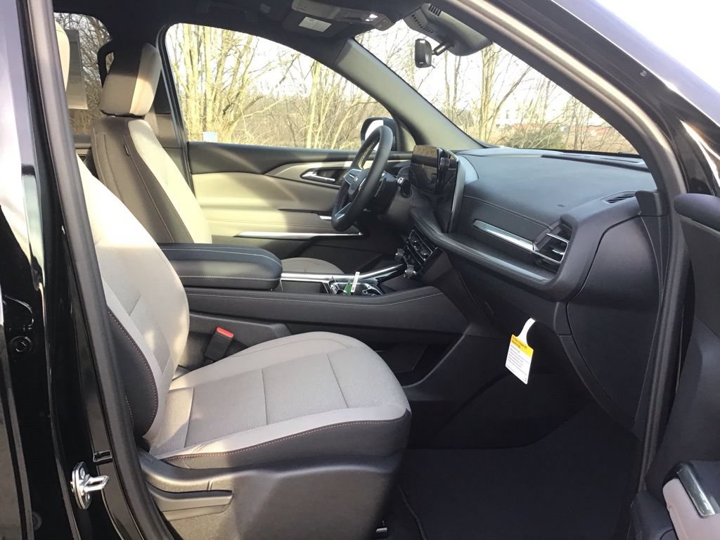New 2026 Chevrolet Traverse LT w/ Driver Confidence Package FWD image 26